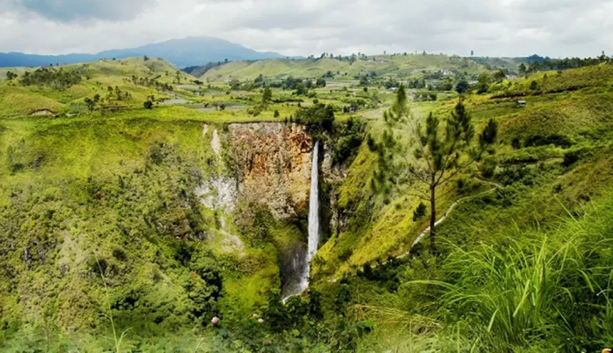 Air Terjun Sipiso Piso Kabupaten Karo Sumatera Utara Air Terjun Sipiso Piso Kabupaten Karo Sumatera Utara